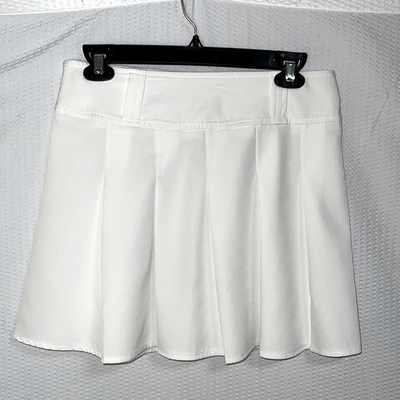 SHEIN White Pleated Tennis 15 Inch Skirt - Size 6/Medium - Picture 3 of 6